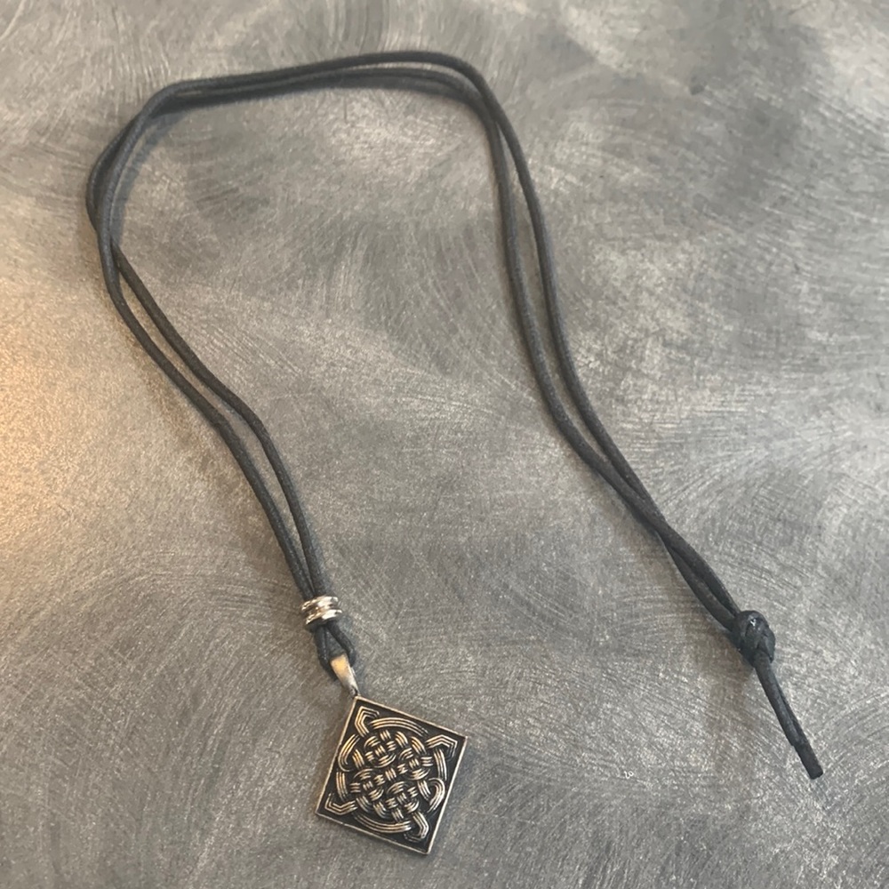 BEAUTIFUL LEATHER NECKLACE WITH  WEALTH PENDANT